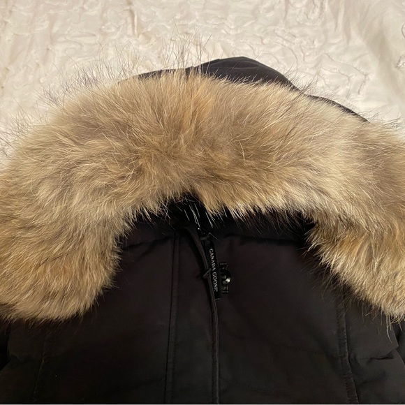 Womens Canada Goode Shelburne Parka. 
Just dry cleaned. - Picture 4 of 16